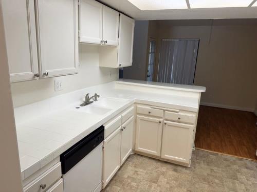18144 Burbank Blvd, Tarzana, CA 91356