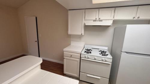 18144 Burbank Blvd, Tarzana, CA 91356