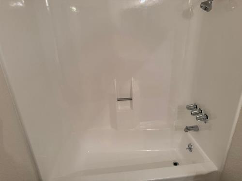 18144 Burbank Blvd, Tarzana, CA 91356