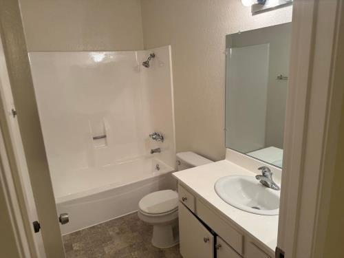 18144 Burbank Blvd, Tarzana, CA 91356