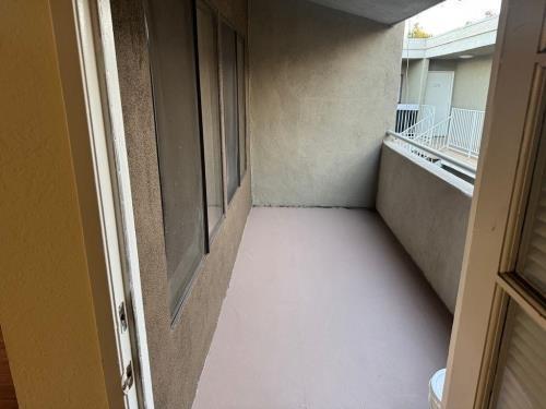 18144 Burbank Blvd, Tarzana, CA 91356