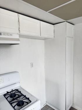 18144 Burbank Blvd, Tarzana, CA 91356