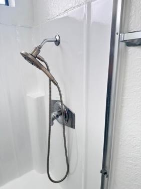 18144 Burbank Blvd, Tarzana, CA 91356