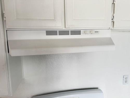 18144 Burbank Blvd, Tarzana, CA 91356