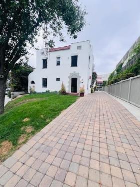 921 N W Knoll Dr, West Hollywood, CA 90069