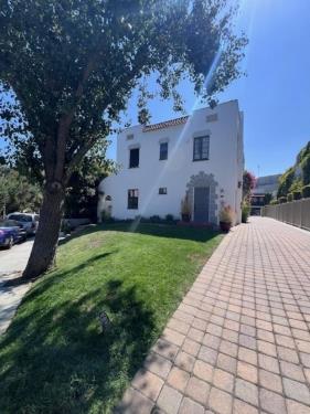 921 N W Knoll Dr, West Hollywood, CA 90069