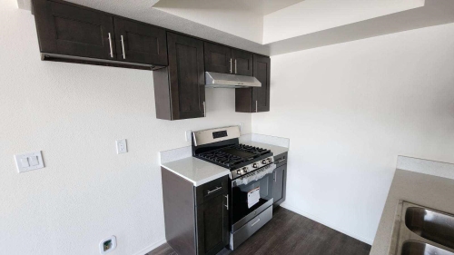 663 W 5th St, San Pedro, CA 90731