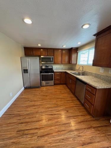 707 Shalimar Dr, Costa Mesa, CA 92627