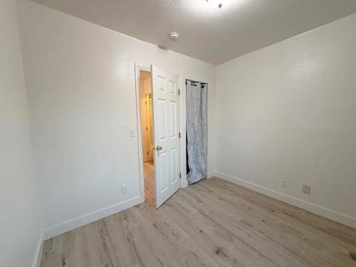 1823 Gardenia Ave, Long Beach, CA 90806