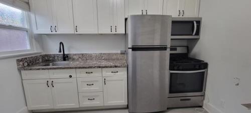 1750 1st St, Long Beach, CA 90802