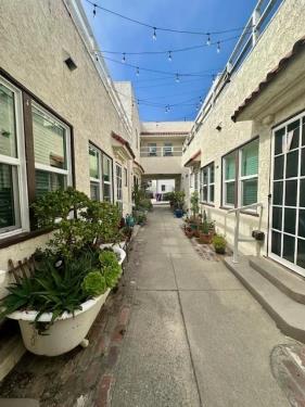 65 Roswell Ave., Long Beach, CA 90813