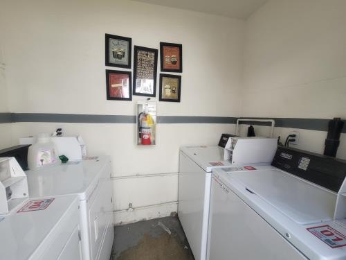 5952-5960 Benner St, Los Angeles, CA 90042