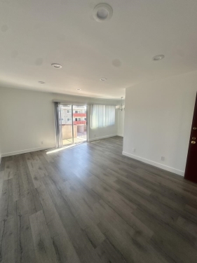 22035 Burbank Blvd, Woodland Hills, CA 91367