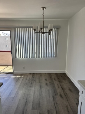 22035 Burbank Blvd, Woodland Hills, CA 91367