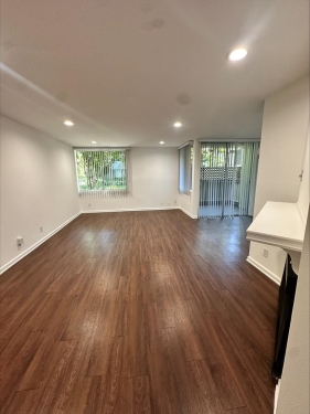 22035 Burbank Blvd, Woodland Hills, CA 91367