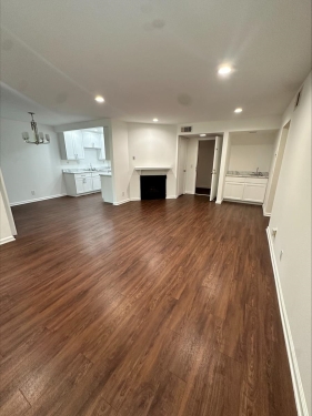 22035 Burbank Blvd, Woodland Hills, CA 91367