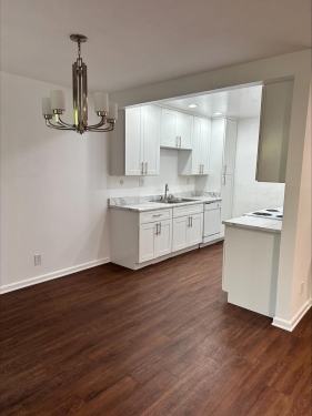 22035 Burbank Blvd, Woodland Hills, CA 91367