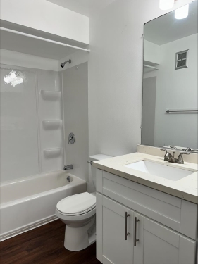 22035 Burbank Blvd, Woodland Hills, CA 91367