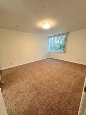 22035 Burbank Blvd, Woodland Hills, CA 91367