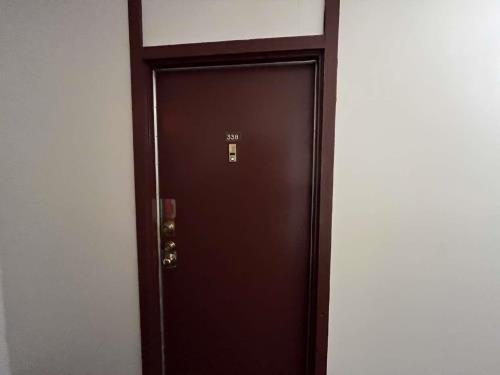 22035 Burbank Blvd, Woodland Hills, CA 91367