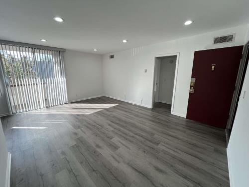 22035 Burbank Blvd, Woodland Hills, CA 91367