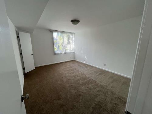 22035 Burbank Blvd, Woodland Hills, CA 91367