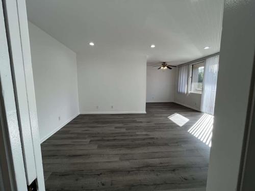 22035 Burbank Blvd, Woodland Hills, CA 91367