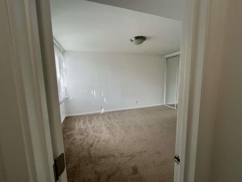 22035 Burbank Blvd, Woodland Hills, CA 91367