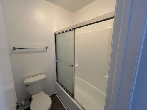 22035 Burbank Blvd, Woodland Hills, CA 91367