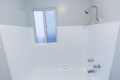 1094 Cherry Ave, Long Beach, CA 90813