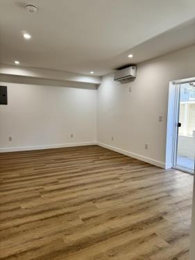 11810 Mayfield Ave, Los Angeles, CA 90049