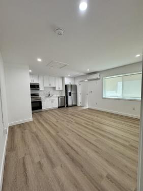 11810 Mayfield Ave, Los Angeles, CA 90049