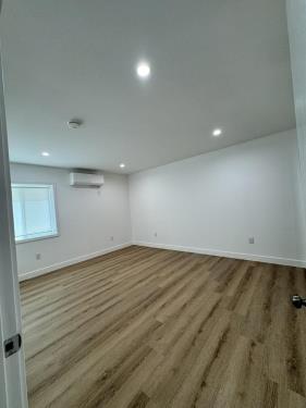 11810 Mayfield Ave, Los Angeles, CA 90049