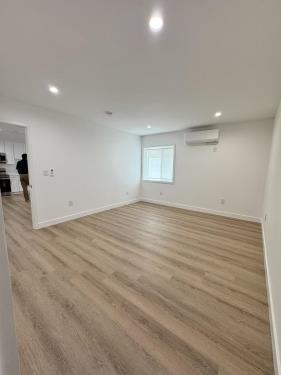 11810 Mayfield Ave, Los Angeles, CA 90049