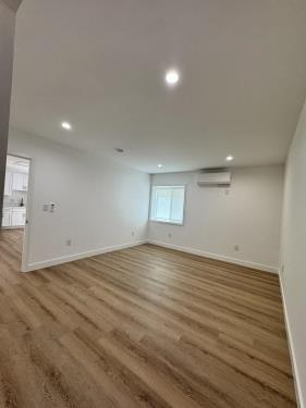 11810 Mayfield Ave, Los Angeles, CA 90049