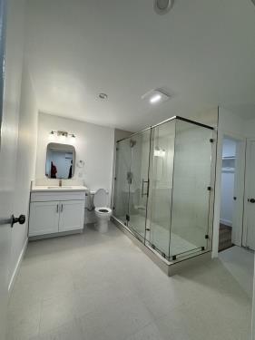 11810 Mayfield Ave, Los Angeles, CA 90049