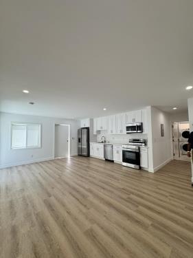 11810 Mayfield Ave, Los Angeles, CA 90049