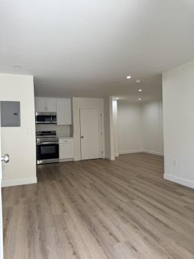 11810 Mayfield Ave, Los Angeles, CA 90049