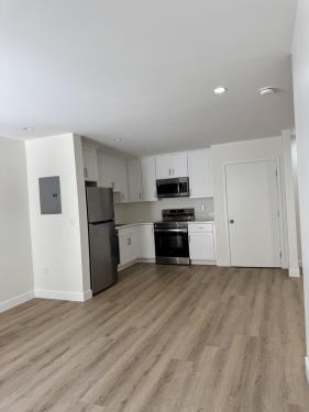 11810 Mayfield Ave, Los Angeles, CA 90049