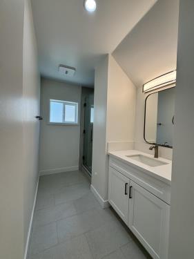 11810 Mayfield Ave, Los Angeles, CA 90049