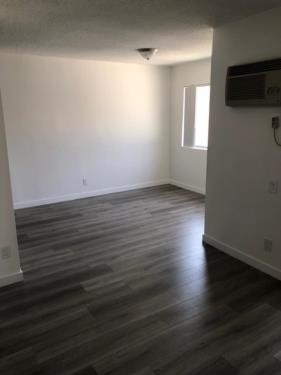 11810 Mayfield Ave, Los Angeles, CA 90049