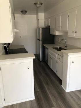 11810 Mayfield Ave, Los Angeles, CA 90049