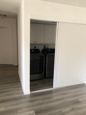 11810 Mayfield Ave, Los Angeles, CA 90049