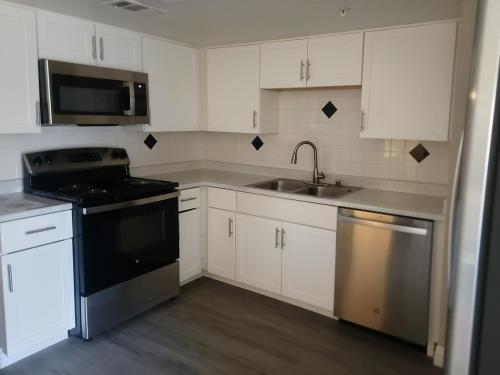 32450 Candlewood Dr, Cathedral City, CA 92234