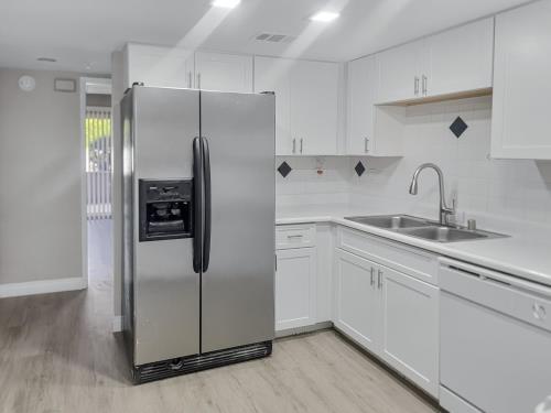 32450 Candlewood Dr, Cathedral City, CA 92234