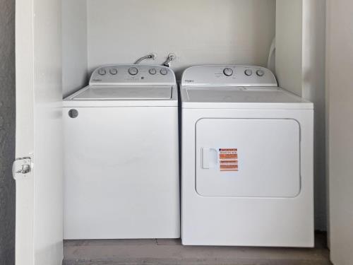 32450 Candlewood Dr, Cathedral City, CA 92234