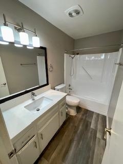 301-307 Avocado St., Costa Mesa, CA 92627
