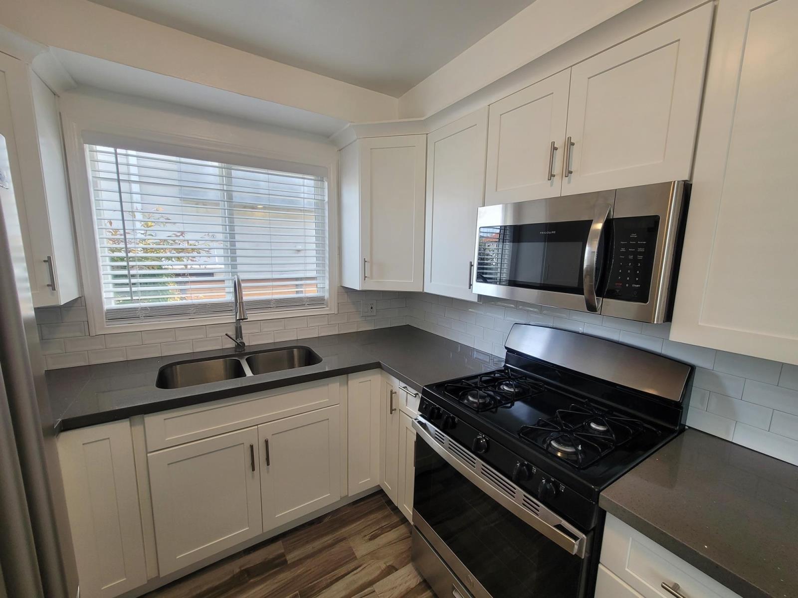 Apartment for rent in Los Angeles, CA 90035, 2 Beds, 2 Baths